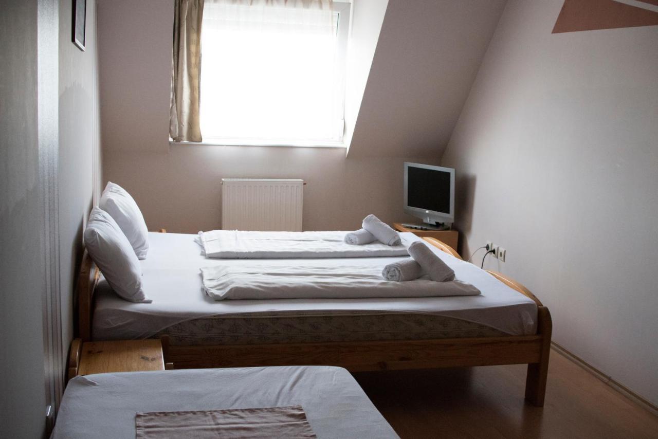 Wolf Apartman101, Wolf Apartman 102 Hotel Sarvar Luaran gambar